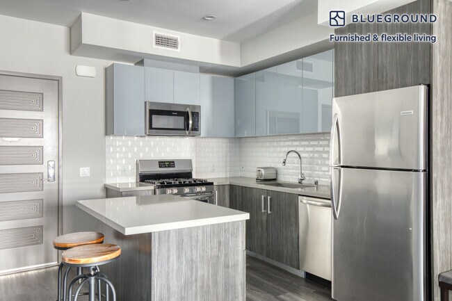 Building Photo - 5100 Wilshire Blvd