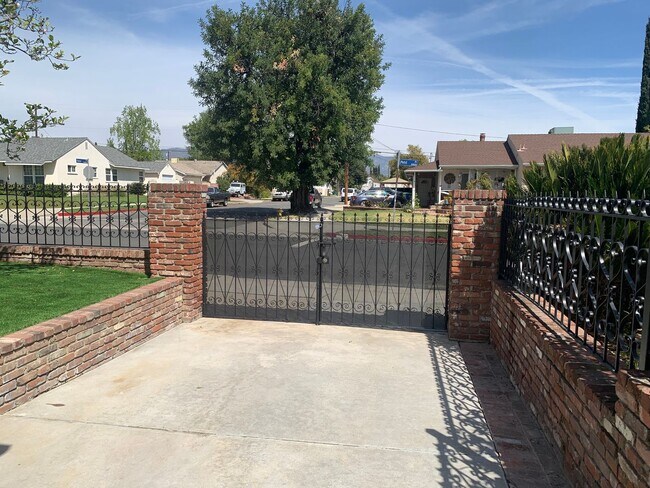 Building Photo - Rare opportunity! 2 Properties Available f...
