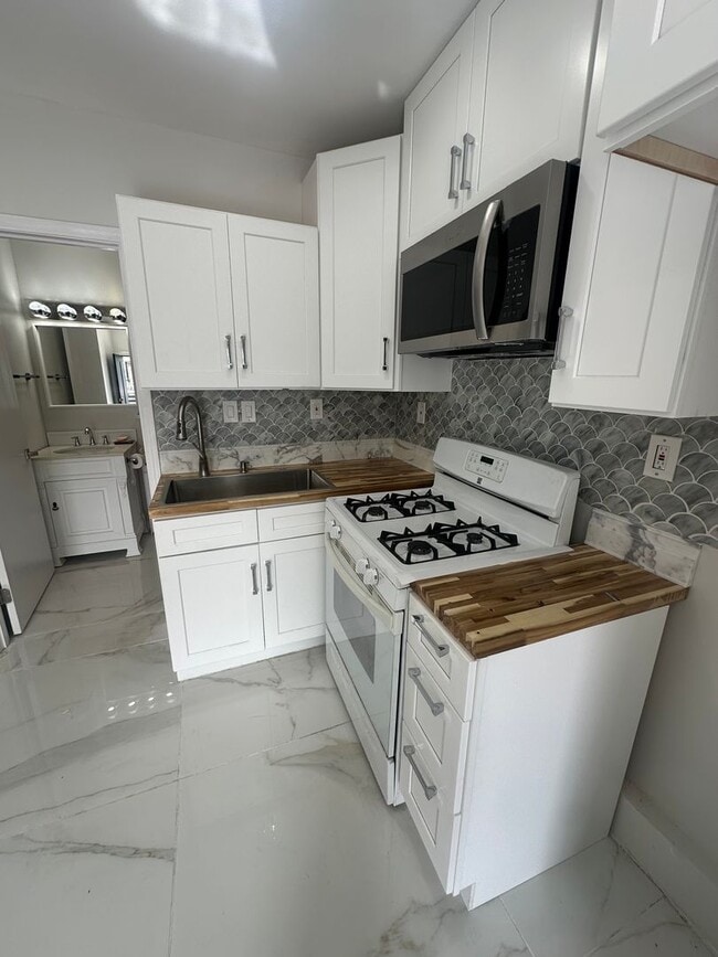 Building Photo - 1427 E 76th St