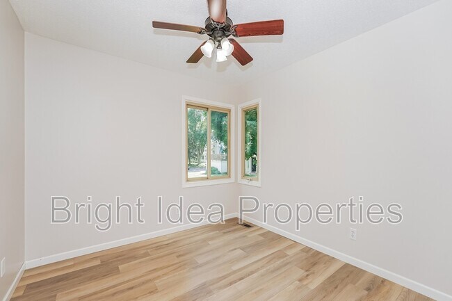 Building Photo - 373 Elan Ct