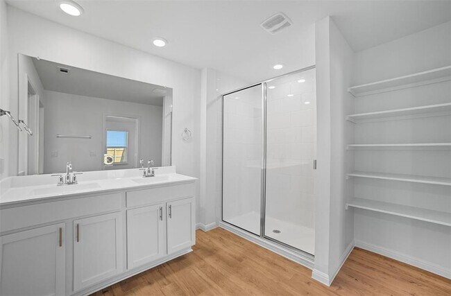 Building Photo - 445 Mustang Dr