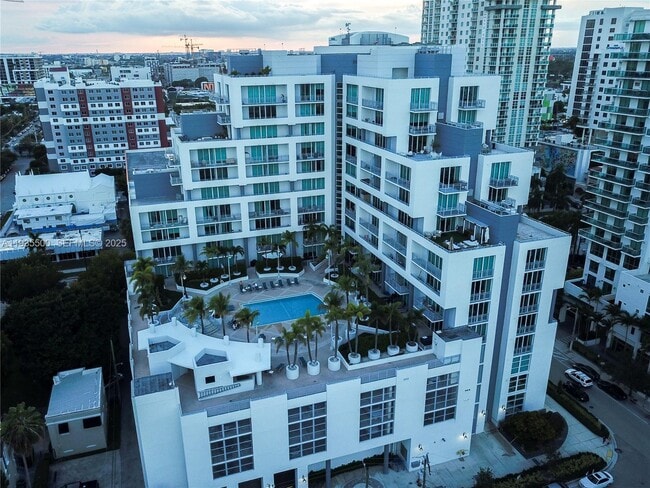 Building Photo - 350 NE 24th St