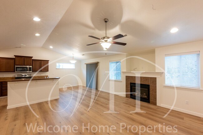 Building Photo - Single Story 3 Bedroom Home with Gas Fireplace and Covered Patio