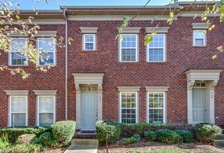 Building Photo - Spacious 3BR/2.5BA Duplex in South Nashville | Pet Friendly | Prime 37211 Location Near Dining & ...