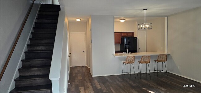 Building Photo - 17471 Red Oak Dr