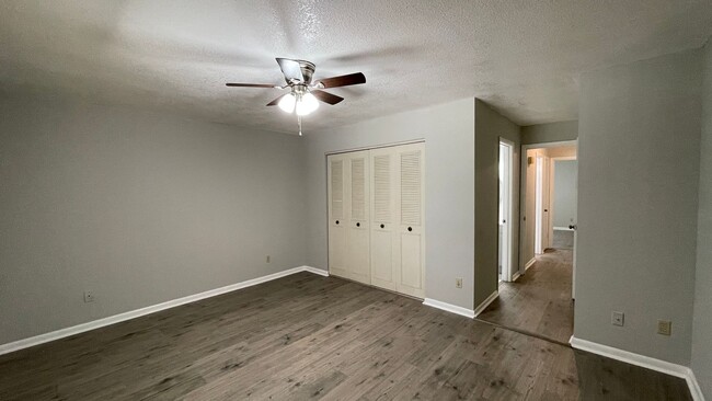 Building Photo - Move-In Ready! Charming 3-Bed 2-Bath Singl...