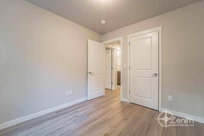 Building Photo - 4916 NE 2nd Ct