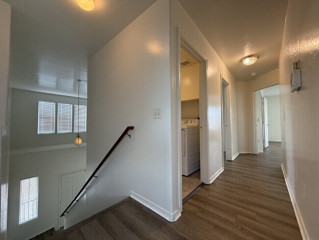 Building Photo - "Spacious 3-Bedroom Gem with 2.5 Baths in ...