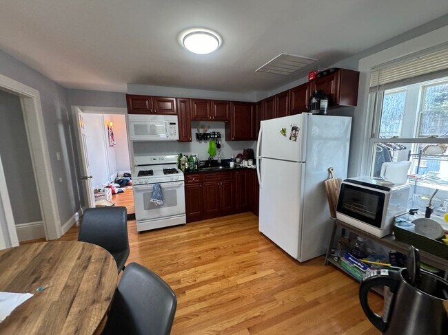 Building Photo - 27 Athol St