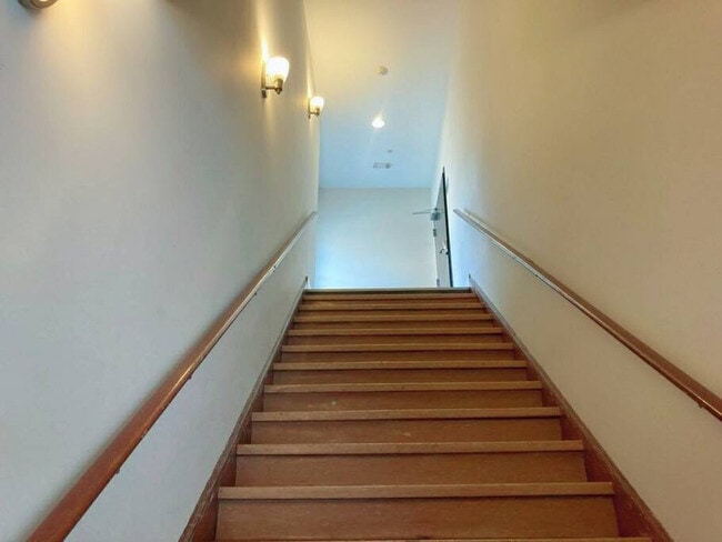 Building Photo - 202 E Main St