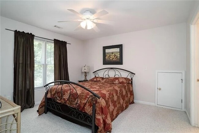 Building Photo - 3915 High Gables E