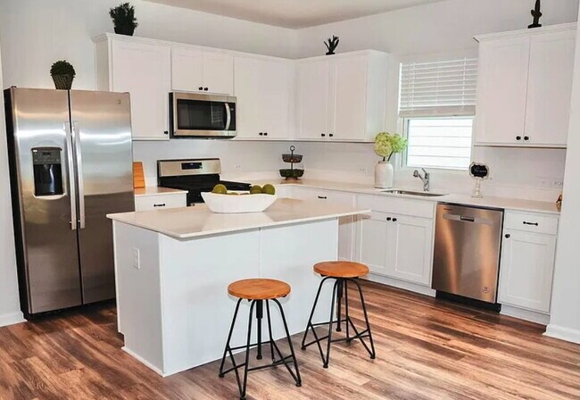 Building Photo - Fully furnished Executive Rental. Located in the Heartwood Neighborhood in Richmond Hill