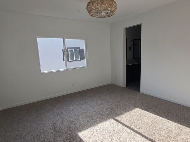 Building Photo - Three Bedroom Three Bathroom Home with Solar