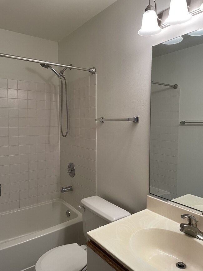 Building Photo - 4440 Larkspur Ln