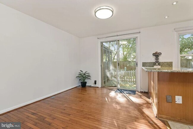 Building Photo - 10606 Tuppence Ct