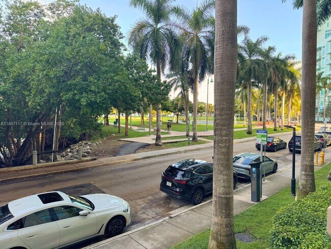 Building Photo - 2000 N Bayshore Dr