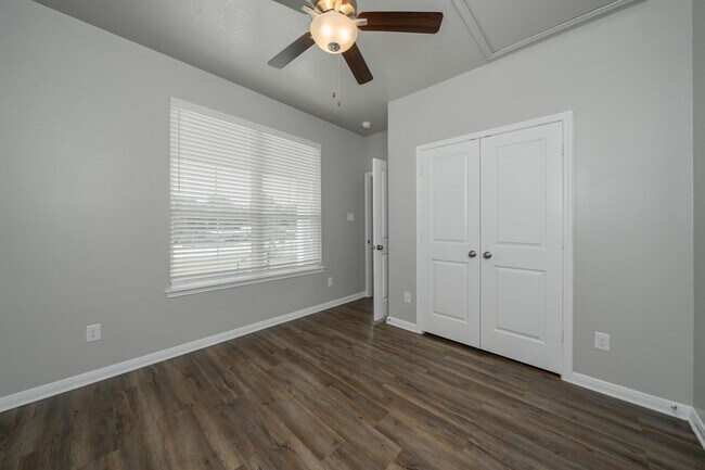 Building Photo - Live, love, and grow in this charming townhome!