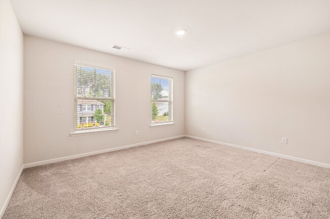Building Photo - MOVE IN SPECIAL $600 off First Month!!!! Spacious 4-Bedroom Gem with 2.5 Baths –2216 Sussex Road ...