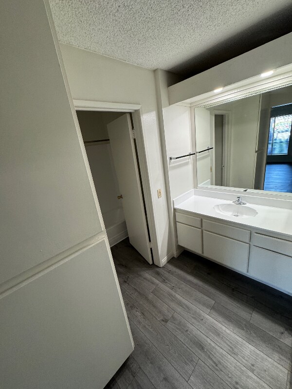 Building Photo - 1133 E Alosta Ave