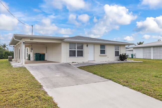 Building Photo - FURNISHED SHORT TERM RENTAL - 3 Bed / 2 Ba...