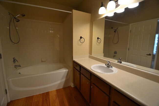 Building Photo - 6924 Ash Creek Heights