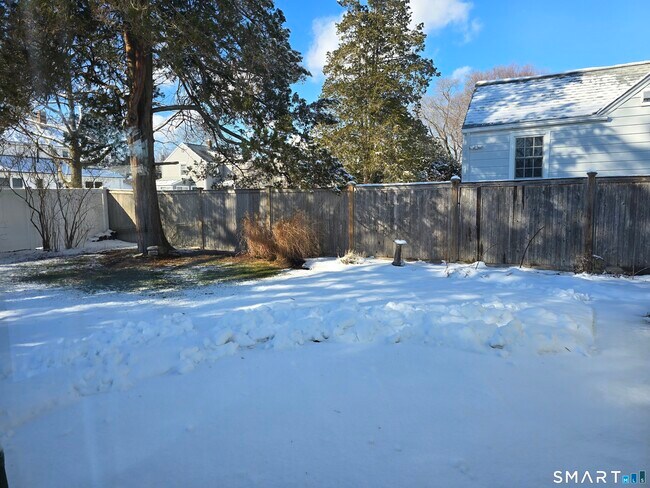 Building Photo - 148 Catherine St