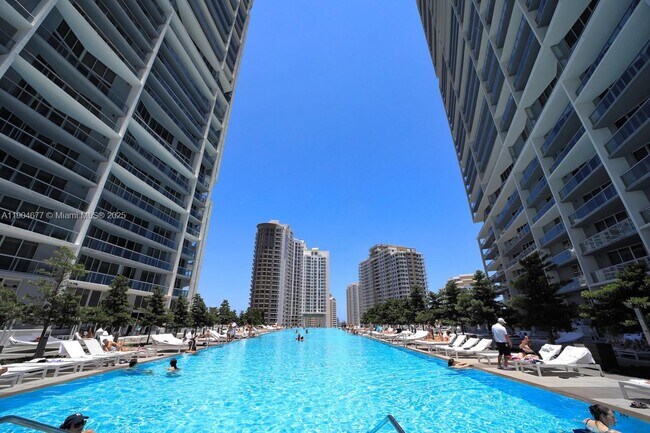 Building Photo - 465 Brickell Ave