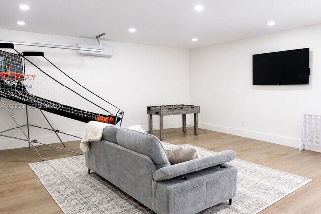 Building Photo - 3540 NE 28th Ave