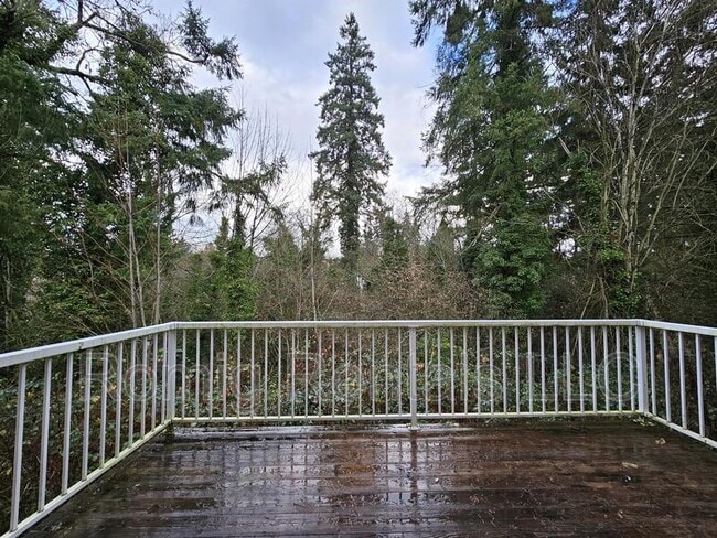 Building Photo - 9703 NE Tenny Creek Dr