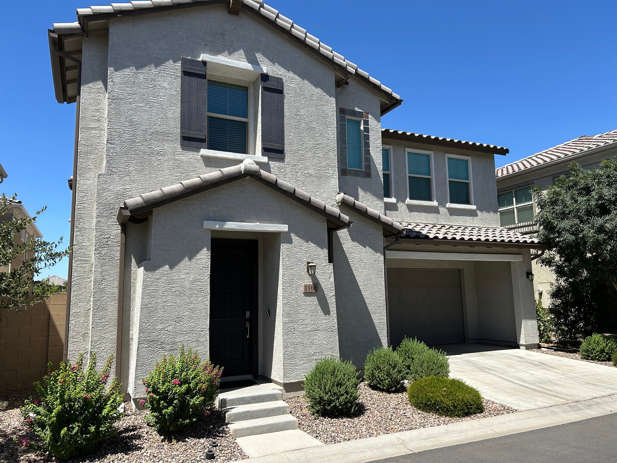 Building Photo - 1168 E Sabino Dr