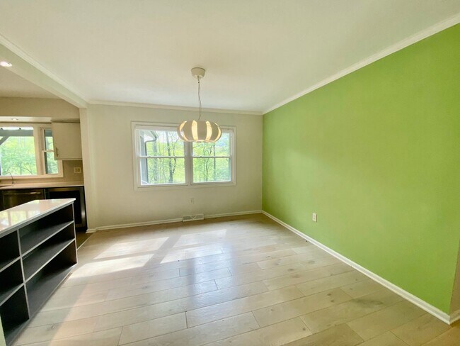 Building Photo - East AVL - Mid Century Modern Beauty in Bo...