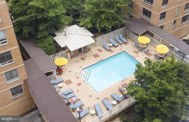 Building Photo - 355 I St SW