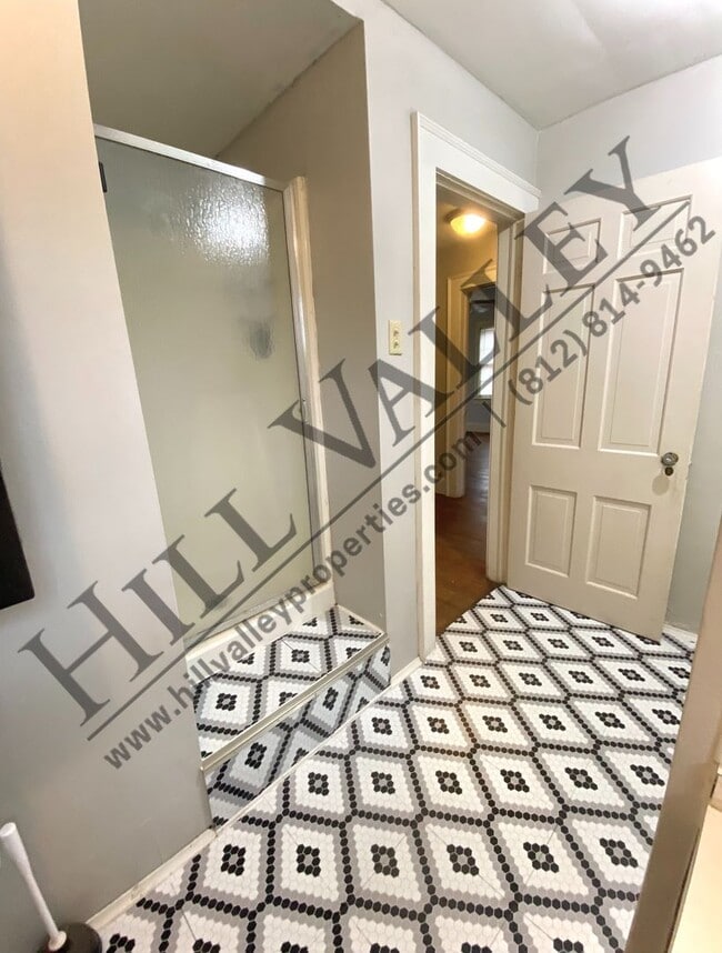 Building Photo - Three Bedroom Home in Edgewood Grove