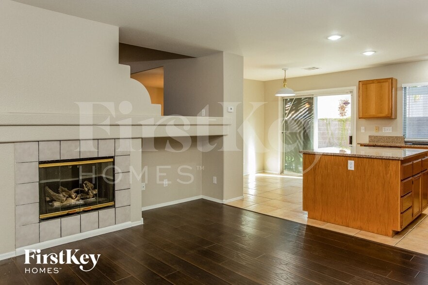 Building Photo - 9947 Pioneer Ave