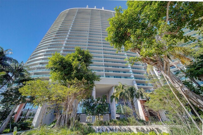 Building Photo - 1500 Bay Dr E
