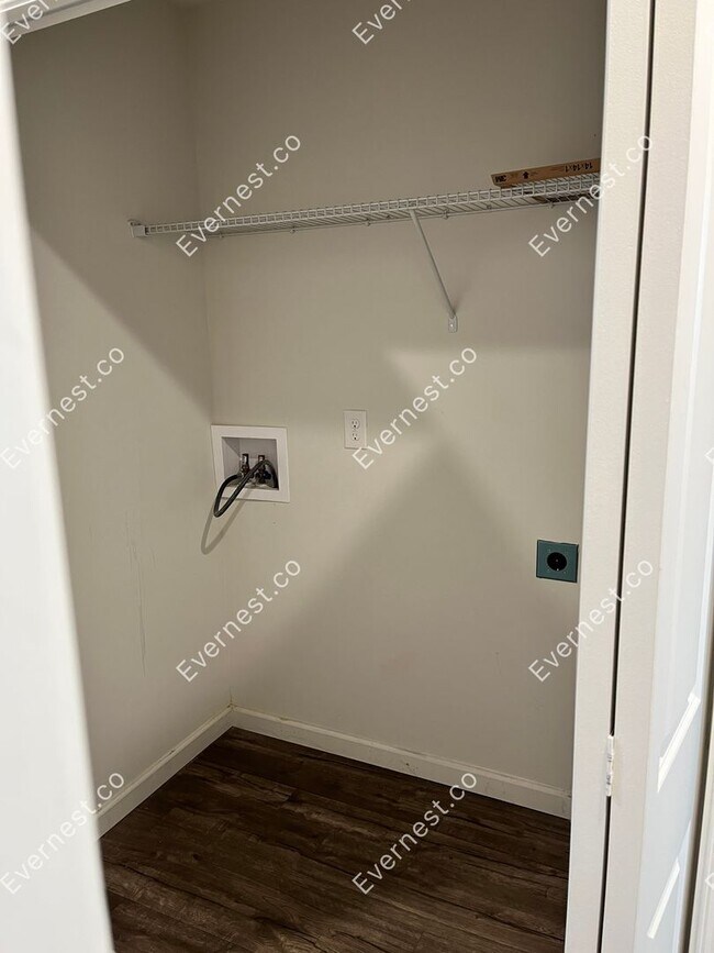 Building Photo - 1320 Havenbrook Dr