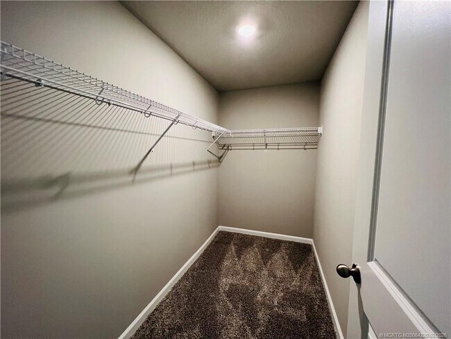 Building Photo - 3913 SE Mentmore Ln