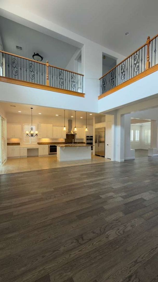 Building Photo - A Perfect Blend of Luxury, Comfort & Style