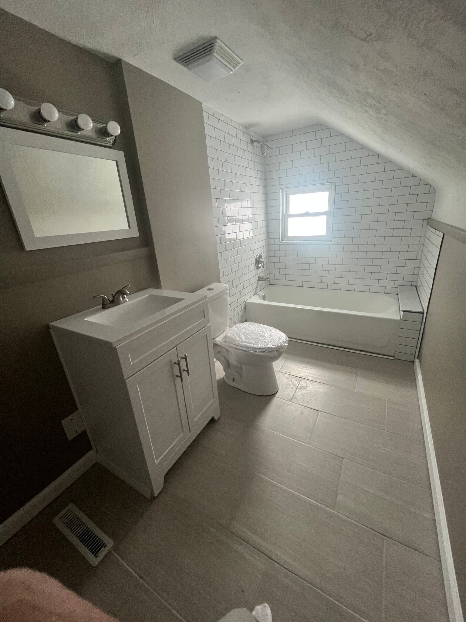 Building Photo - 638 Sherman St