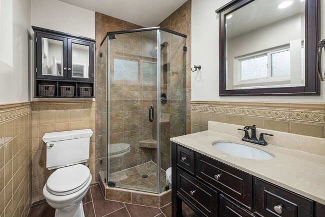 Building Photo - Rare, fully updated, private cul-de-sac one-story single-family house