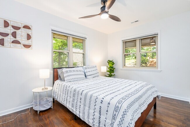 Building Photo - 5 bed / 3 Bath Furnished Rental House in Huntsville, AL 35801