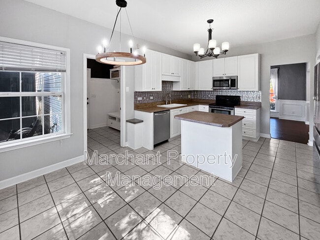 Building Photo - 6 Twickenham Dr