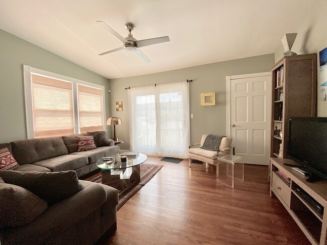 Building Photo - 306 5th Ave