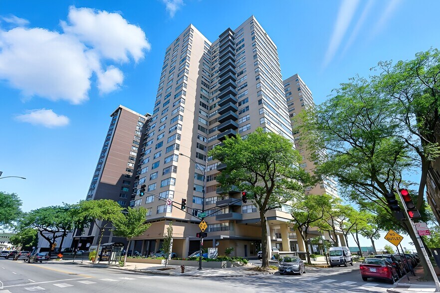 Building - 6301 N Sheridan Rd