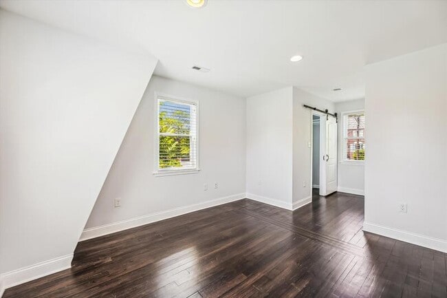 Building Photo - 2612 33rd St SE