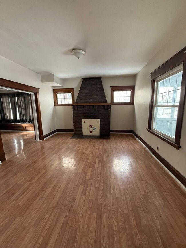 Building Photo - North Hill Area 4 Bedroom Home!! Tons of Charm!!