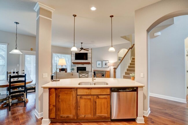 Building Photo - Beautiful 4 Bedroom, 3.5 Bathroom Home with Garage & Private Backyard