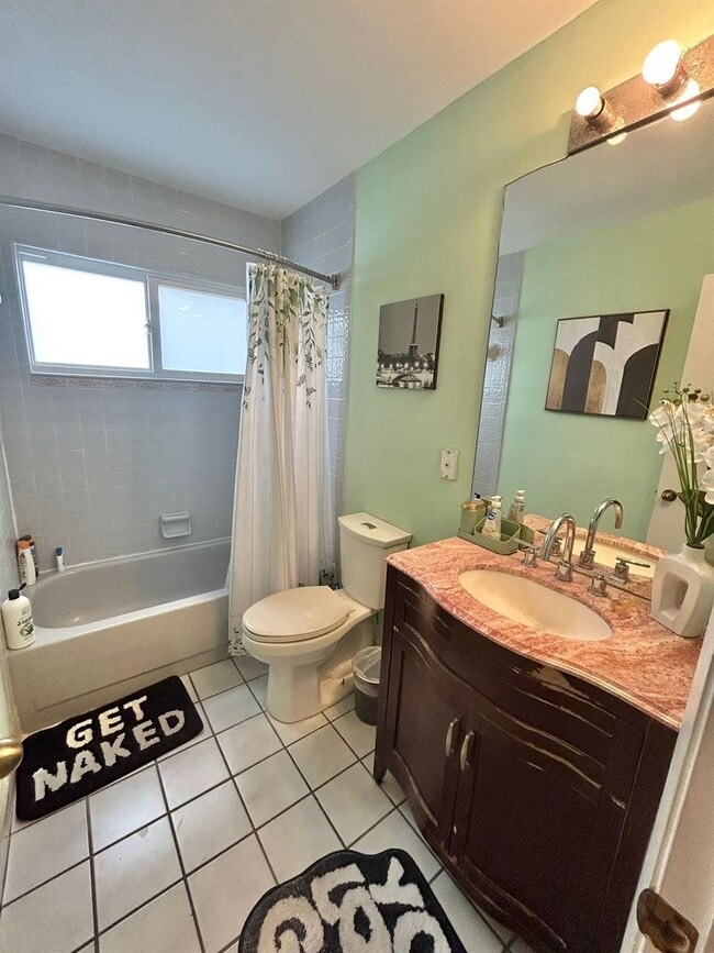 Building Photo - 156 Colly Way