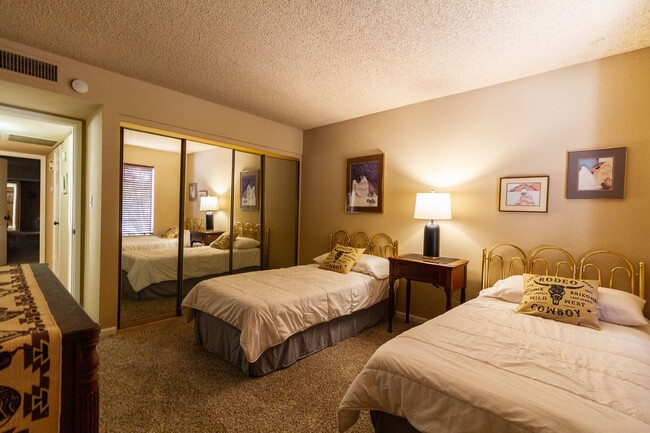 Building Photo - ****COMING SOON****  Nice 2-bedroom 2 bath home in Sun Lakes 55 + community!