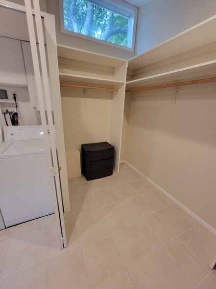 Building Photo - 5011 Lockhaven Ave